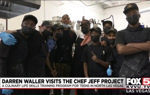 Darren Waller Makes Impact at the Chef Jeff Project in North Las Vegas | FOX5 | Las Vegas Raiders